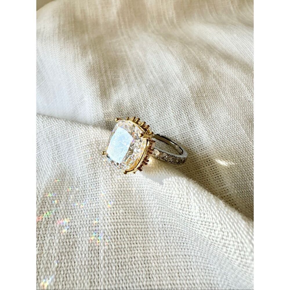 Gorgeous super sparkly cubic zirconia elongated cushion cut adjustable ring gold - Picture 2 of 12